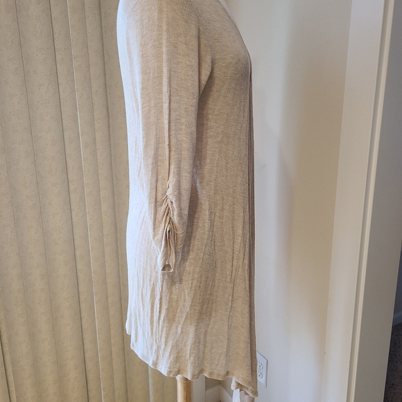 ellumiNation – Oatmeal Open-Front Topper with Ruched Sleeves (Size L) - Picture 4 of 9
